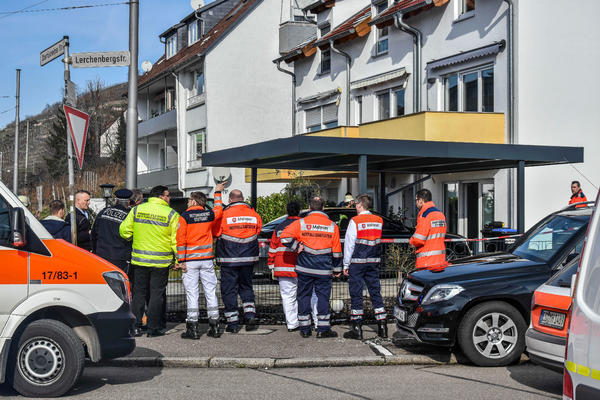 NEZAPAMĆENA TRAGEDIJA U NEMAČKOJ: Čitava porodica se ugušila! Roditelji i deca od 3 i 4 godine pronađeni na podu kuće!