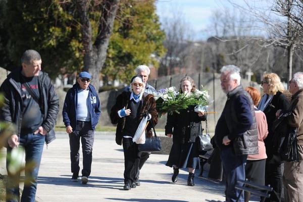 DVE GODINE BEZ GAGE NIKOLIĆA: Milena i prijatelji UZ SUZE održali pomen (VIDEO)