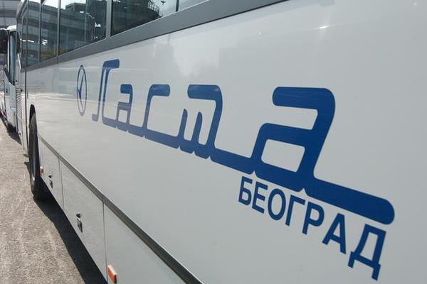 POGINULE DVE OSOBE KOD SUBOTICE! Automobil se direktno sudario sa autobusom!