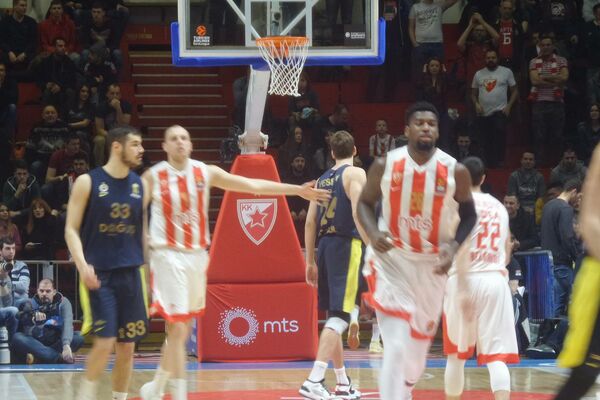 Zvezda nije imala šansu: Fenerbahče uništio crveno-bele u Pioniru! (VIDEO)