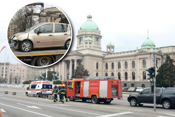 Zatekli smo se ispred Skupštine kad je policija razmontirala auto u kojem je heroj s Košara došao da se ubije! EVO KAKO IZGLEDA SAD! (FOTO)