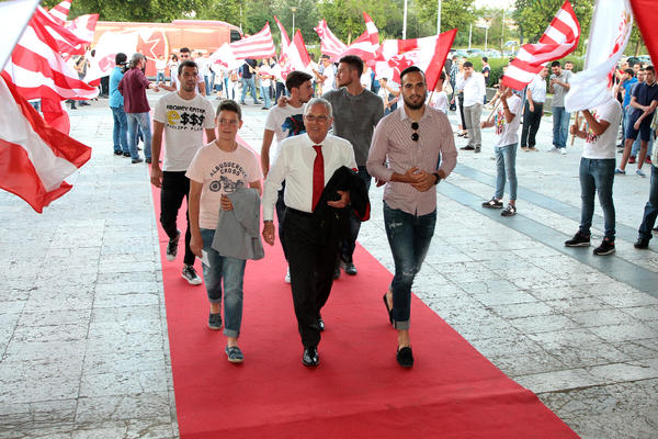 UŽASNA SEZONA: Iskusni štoper napušta crveno-bele i vraća se u Italiju! (FOTO)