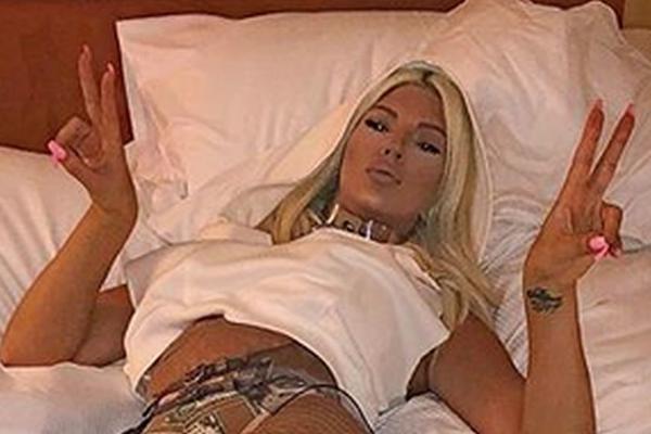 IMA IH I MEĐU NOGAMA: Jelena Karleuša nikad nije ovako prštala, sva je u dolarima, vire joj grudi... (FOTO) (VIDEO)