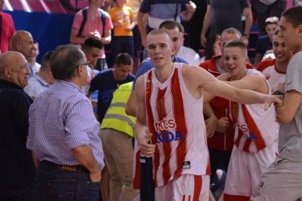 LUDA ZAVRŠNICA: Paunović u poslednjoj sekundi srušio Megu i doneo trofej na Mali Kalemegdan! (FOTO)