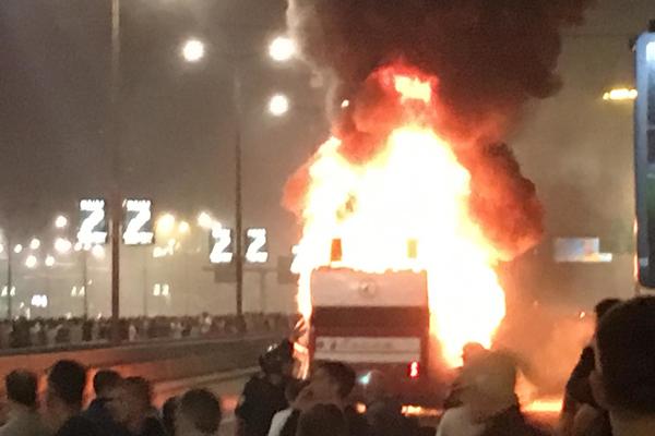 BEŽALI PRED PLAMENOM: Evo šta se desilo sa fudbalerima Crvene zvezde kad je buknuo požar u autobusu! (VIDEO)