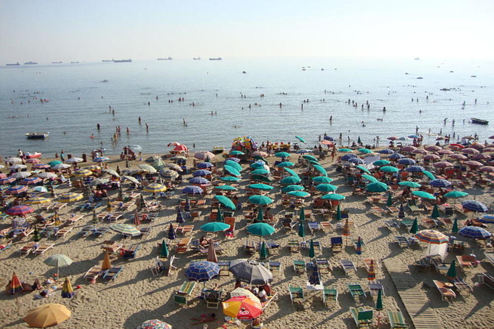 HRVATI OČAJNI ZBOG STANJA U LETOVALIŠTIMA: Ljudima je prekipelo, ne možemo više ni da dođemo na plažu!