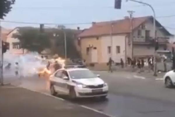 IZ PRVOG LICA, SA NEKOLIKO METARA UDALJENOSTI OD HAOSA: Isplivao još jedan snimak stravičnog okršaja Delija i Grobara! Sve se vidi! (VIDEO)