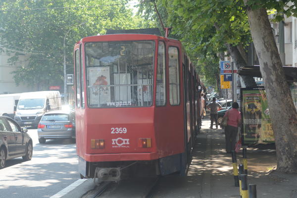 "NESREĆA KOJA ČEKA DA SE DESI" Ljudi u strahu nakon što su ovo VIDELI U BEOGRADSKOM TRAMVAJU - svi se DIGLI NA NOGE