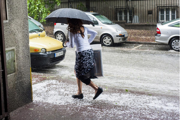 STIŽE NAM NEVREME: Meteorolozi za naredna dva sata najavljuju PLJUSKOVE U BEOGRADU, ali prestonica nije jedina na udaru!