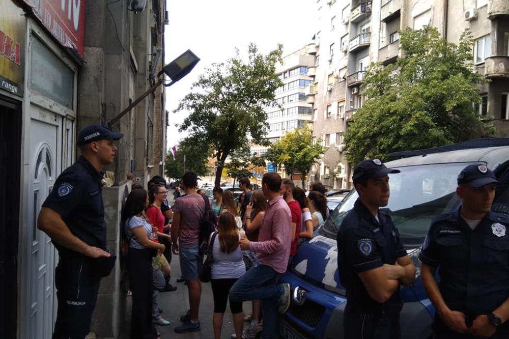 Izvršitelj na svoju ruku ISELIO kulturno-umetničko društvo Branko Cvetković! Večeras protestni koncert na ulicama BG! (FOTO) (VIDEO)