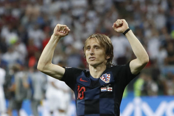 JNA MU UBILA DEDU, ALI NAS JE ON ZAUVEK KUPIO! U najtežim momentima za Srbiju, Luka Modrić je pokazao koliko je veliki čovek! (FOTO)