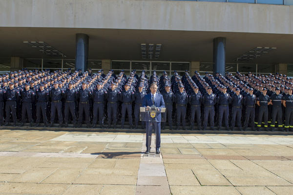 E, OVO BAŠ IZGLEDA MOĆNO: Stefanović primio 272 nova policajca u radni odnos, od ovih slika SRCE ZAIGRA! (FOTO)