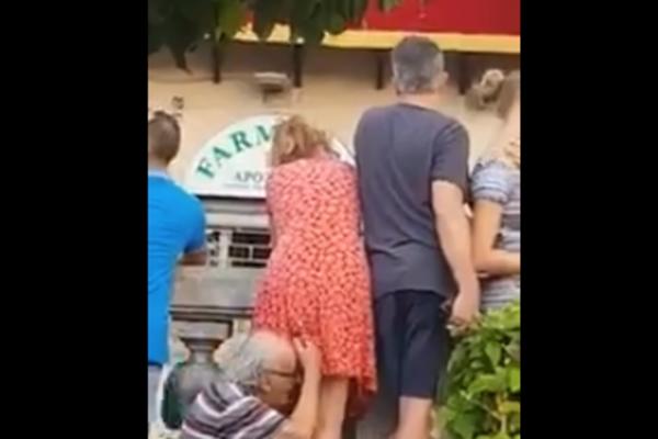 DEDA GLEDAO ISPOD SUKNJE, PA SE ODJEDNOM SMORIO: Šta se ovde zaista desilo? (VIDEO)