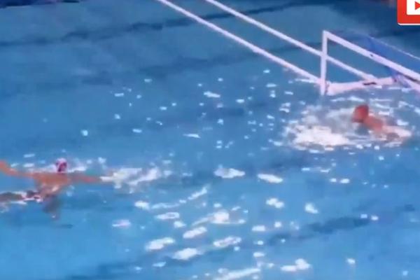 MOGU DA PADAJU BOMBE S NEBA, ALI ONI SU HLADNI KAO ŠPRICER! Pogledajte odbranu Mitrovića i onda gol Ćuka koji nam je doneo novo evropsko zlato! (VIDEO)