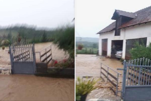 NA SNAZI ŽUTI METEO ALARM RHZM! Pljuskovi razorili Topolu, potopljena domaćinstva, ulice i putevi - evo šta očekuje ostala mesta! (FOTO)