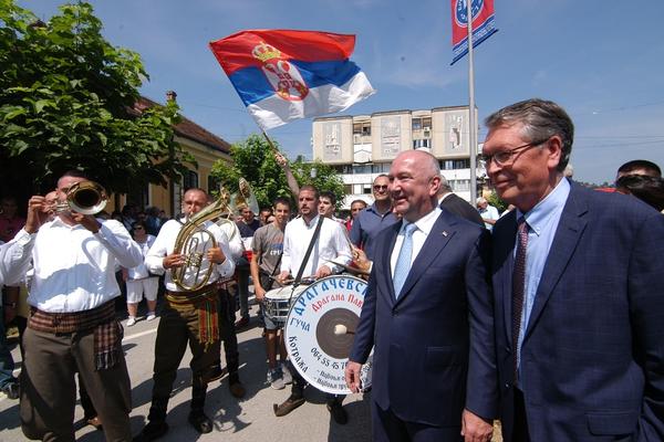 SRPSKA SE TRUBA S KOSOVA ČUJE! Gučom grmi pesma koju je pevao ruski ambasador (VIDEO)