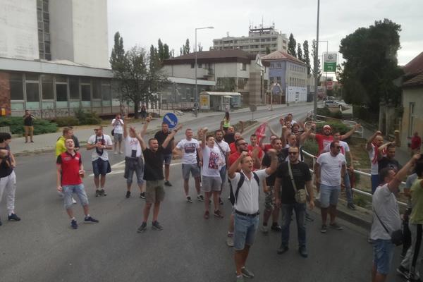 PA, NIJE VAM AL KAIDA UPALA U GRAD! Pogledajte ratna vozila koja su u Trnavi zbog Delija, ovo izgleda kao postapokaliptični film! (FOTO)