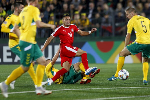 Tadić pronašao krivca za neiskorišćen penal: Problem je u veštačkoj travi!