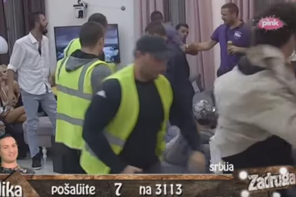 POGLEDAJTE KAKO JE KRENULA TUČA IZMEĐU BORE I TOME! Unosio se Mini u lice, psovao je, a Santani je PREKIPELO! (VIDEO)