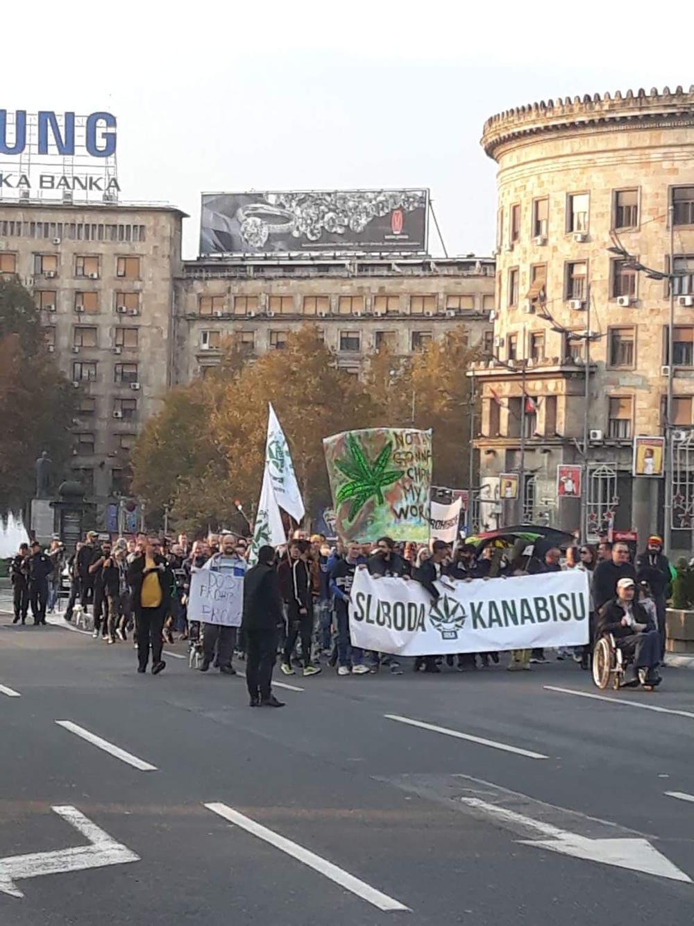 U šetnji učestvuje oko 150 ljudi  