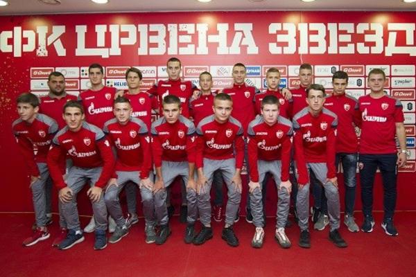 DAME I GOSPODO, UPOZNAJTE ODABRANE: Zvezda u jednom danu potpisala 15 fudbalera!