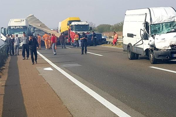 DIM IZAZVAO LANČANI SUDAR NA AUTO-PUTU! Palili strnjiku pa izazvali HAOS. Jezivi detalji DRAME kod Kragujevca