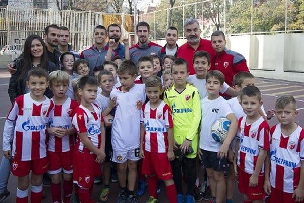 ZVEZDA, ZVEZDA: Joveljić i Degenek svojom posetom ulepšali dan osnovcima sa Zvezdare!