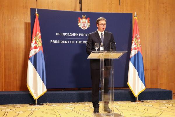 POMPEO I AMERIKA MORAJU DA PODRŽE VUČIĆA! Kongresmeni otvoreno stali uz predsednika Srbije