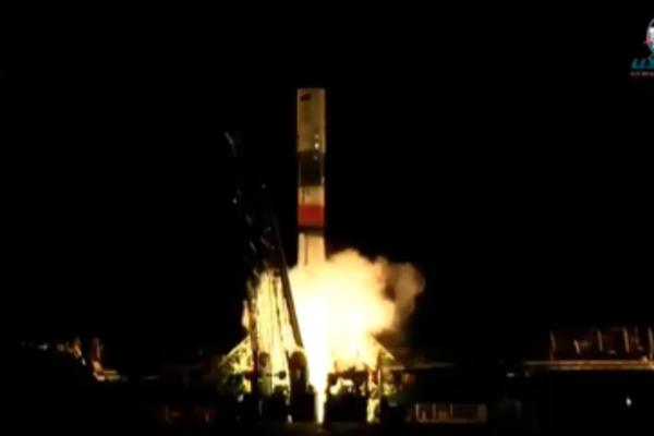 VELIKI USPEH RUSIJE: Iz Kazahstana uspešno lansirana RAKETA Sajuz u SVEMIRSKU orbitu! (VIDEO)