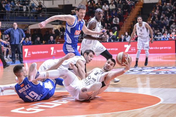 BORBENI PARTIZAN ZAVRŠIO U MORAČI: Borili su se crno-beli, ali domaći su slavili