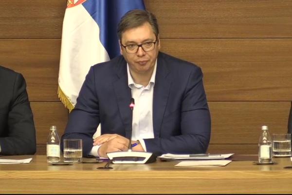 VUČIĆ ZAPLAKAO DOK JE SLUŠAO O TEŠKOM POLOŽAJU SRBA! Predsednik obećao svu pomoć Srbije ljudima na Kosovu