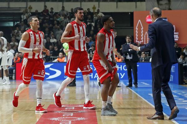 TOLIKA JE TO LJUBAV: Košarkaš Crvene zvezde uramio kartu sa meča protiv Liverpula da pobedu pamti celog života!