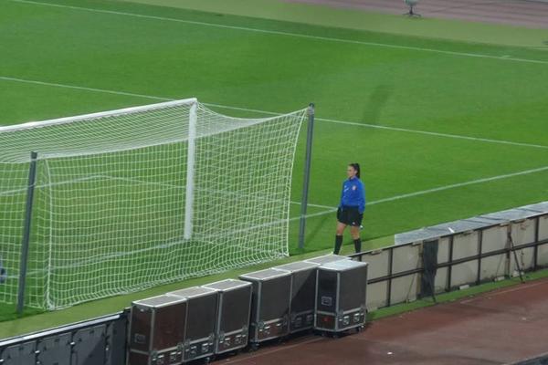 NJOJ BI OPROSTILI I PENAL U POSLEDNJEM MINUTU: Najlepša žena u fudbalu sudi Zvezdi i Voždovcu!