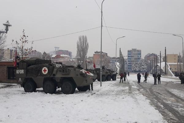 ALARMANTNA SITUACIJA: Vanredna konferencija KRIZNOG ŠTABA zbog formiranja Vojske Kosova!