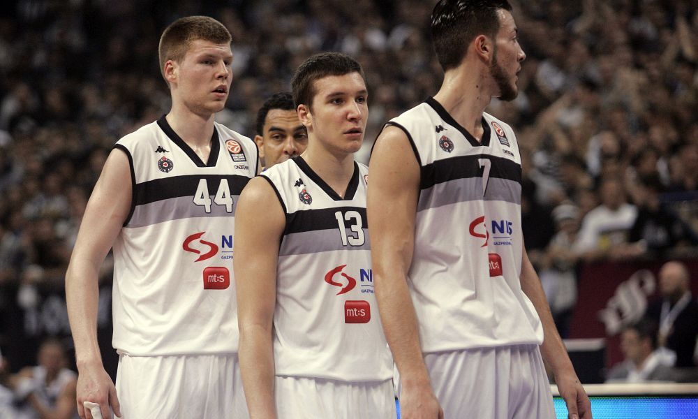 Davis Bertans skroz levo 