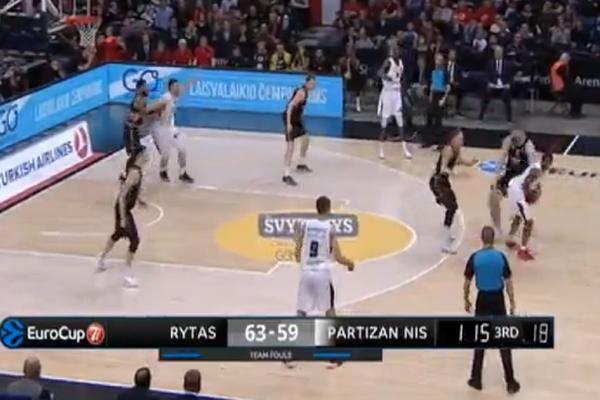 AMERI DOŠLI NA MEČ RITAS - PARTIZAN: Posmatraju igrača iz redova crno-belih!