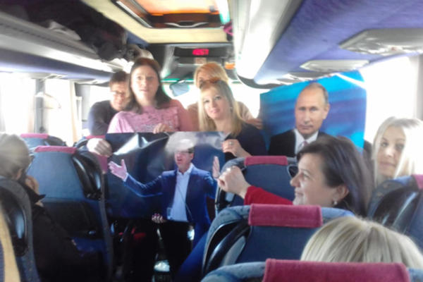 `AJDE BE ZOKE!: Preko 2.000 Vranjanaca u 40 autobusa krenulo put Beograda da dočeka Putina! (FOTO)(VIDEO)