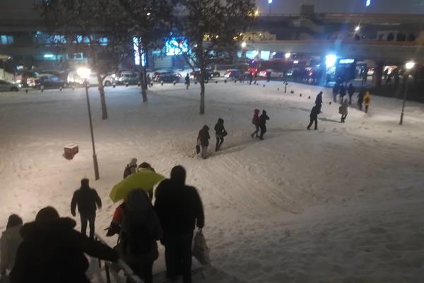 Danas će Beograd biti zatrpan, sneg neće stati, ali će se noćas sve promeniti: Evo kakvo nas vreme sutra očekuje!