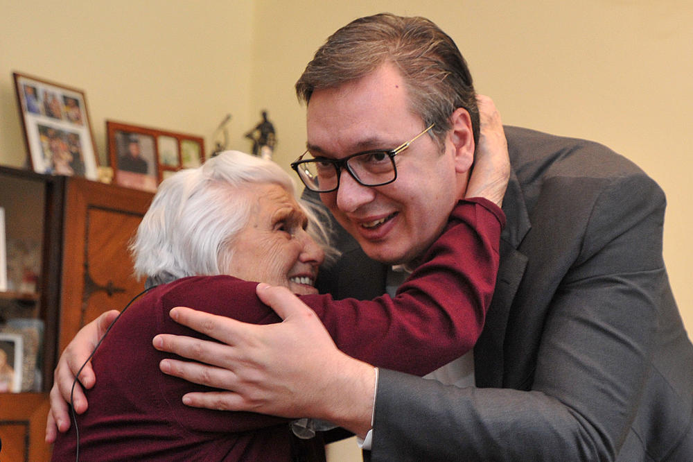 BAKA NADEŽDA (107) JE NAJSTARIJA SRPKINJA! Plakala je za ubijenim Aleksandrom, za Titom nije, a sad je srela Vučića