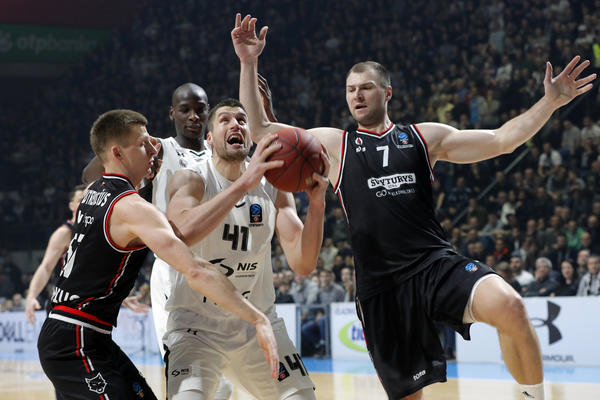 Znaš kako se postaje MVP? Izađeš na teren i izbaciš Partizan!