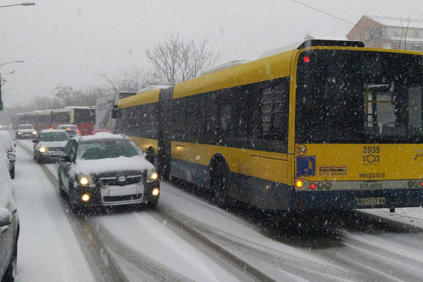 ONI DALJE NE VOZE: Putnici na linijama 25 i 26 izbačeni iz autobusa, na snazi TIHI ŠTRAJK ZBOG RUPA NA ULICAMA