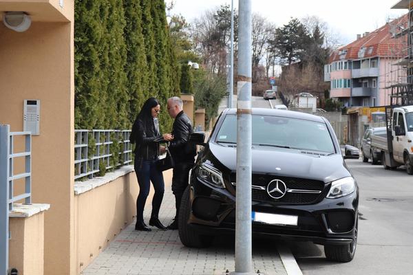 SAŠA MATIĆ STIGAO DA BUDE UZ NEUTEŠNU PRIJATELJICU: Pevač Karleušin dom napustio u suzama (VIDEO)