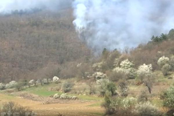 BUKNUO POŽAR IZNAD VRANJA, U BLIZINI MANASTIRA: Linija vatre bila duga 12 kilometra (FOTO)