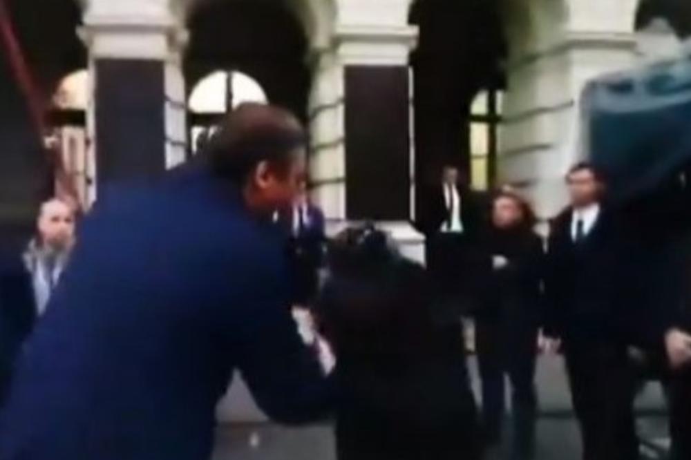 LJUBIM RUKE, PREDSEDNIČE! Gest Olivera Mandića posle mitinga u Novom Sadu digao Srbiju na noge (VIDEO)