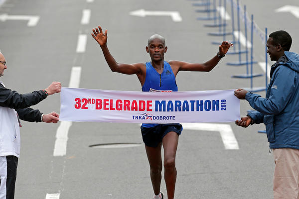 NA 10. KILOMETRU VIDEO TRIJUMF: Kenijac i Hrvatica pobedili na polumaratonu, i Srbi osvojili medalje!