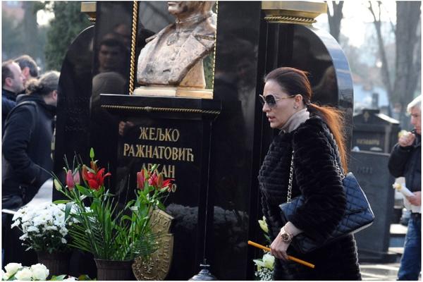 CECA JE DANAS IZOSTALA S NJEGOVOG GROBA: Arkanovu VEČNU KUĆU na njegov ROĐENDAN posetila samo ćerka Anastasija!