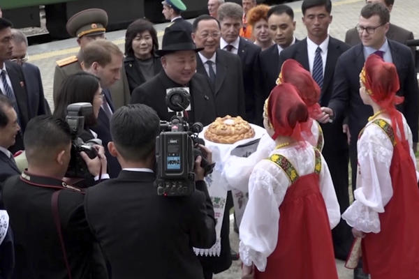 OVO JE SAMO PRVI KORAK! Kim stigao kod Putina, pa odmah najavio još poseta! OVAKO JE DOČEKAN (VIDEO)