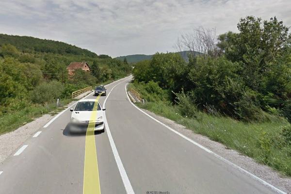 STRAVIČNA NESREĆA KOD KURŠUMLIJE! Težak sudar autobusa i kamiona, POGINULA OBA VOZAČA, IZVLAČILI UGLJENISANA TELA!