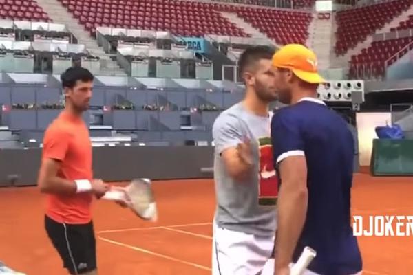 'DE SI, BRATE': Novak priča Ćoriću na srpskom gde je bio za praznike, a tada u kadar uleće Nadal!