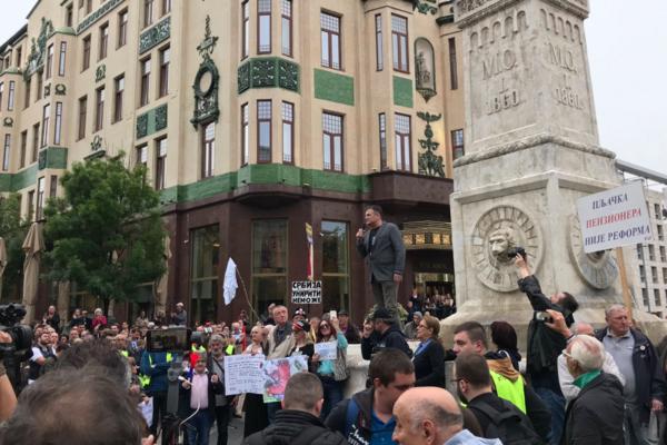 22. PROTEST JEDAN OD PET MILIONA: Demostranti se okupili na Terazijama u centru Beograda